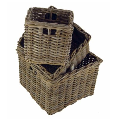 Vierkante rieten kastmand