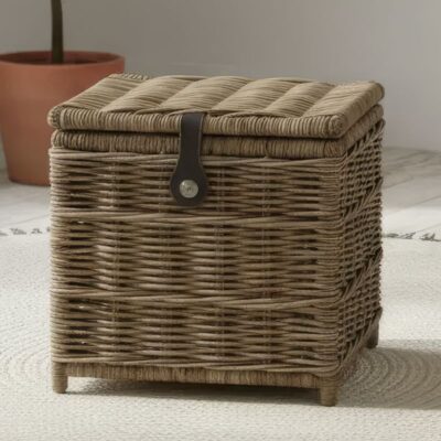 Vierkante rotan mand met deksel