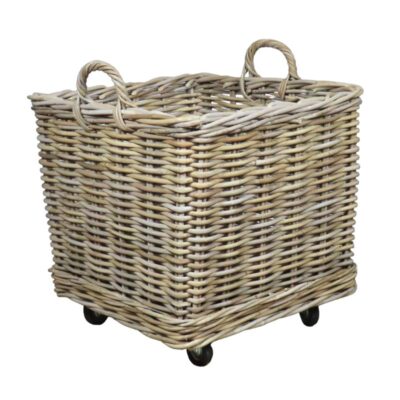 Vierkante rieten mand met wielen